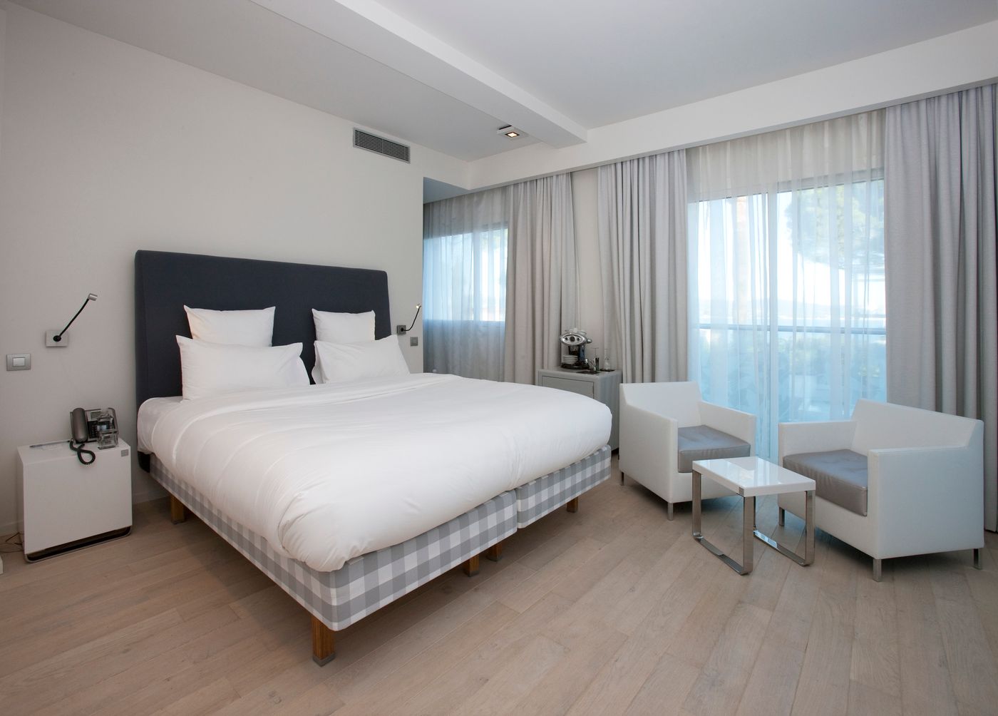 Kube-Hotel-St-Tropez-Room-35