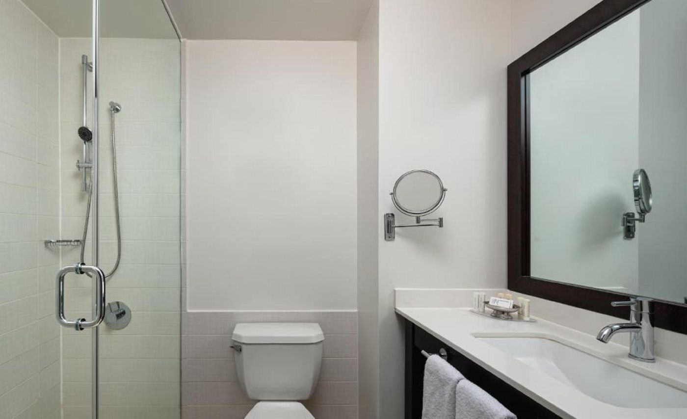 Courtyard-By-Marriott-New-York-Manhattan-Times-Squ-Room-36