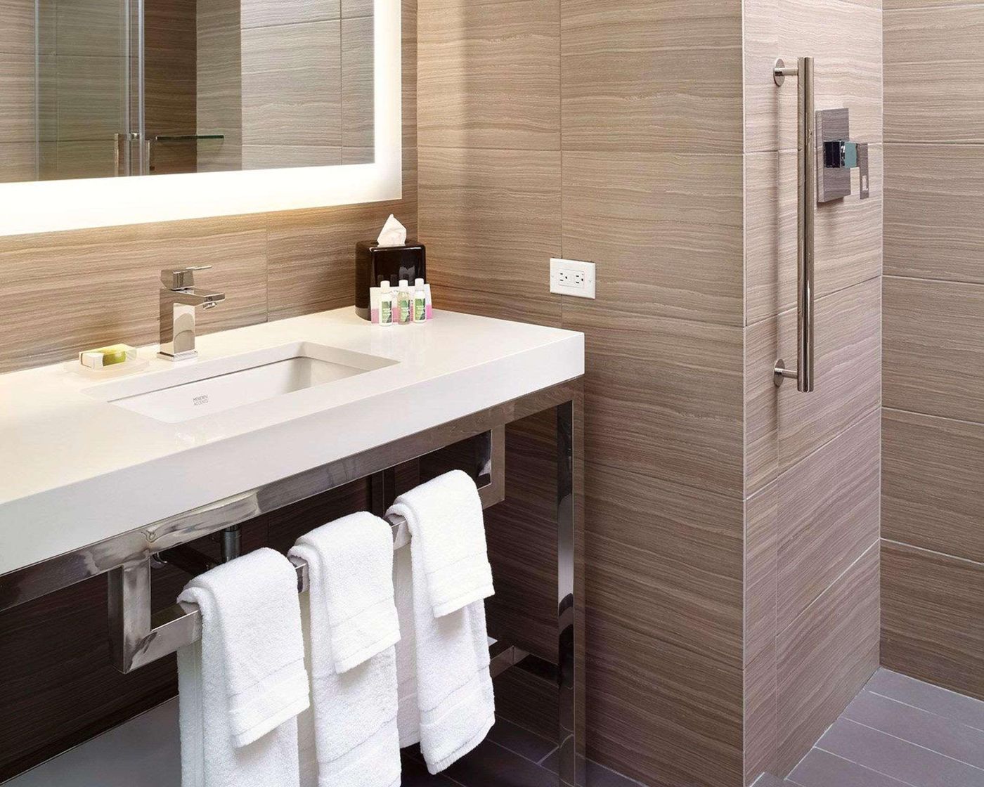 Hilton-Garden-Inn-New-York-Times-Square-North-Room-41