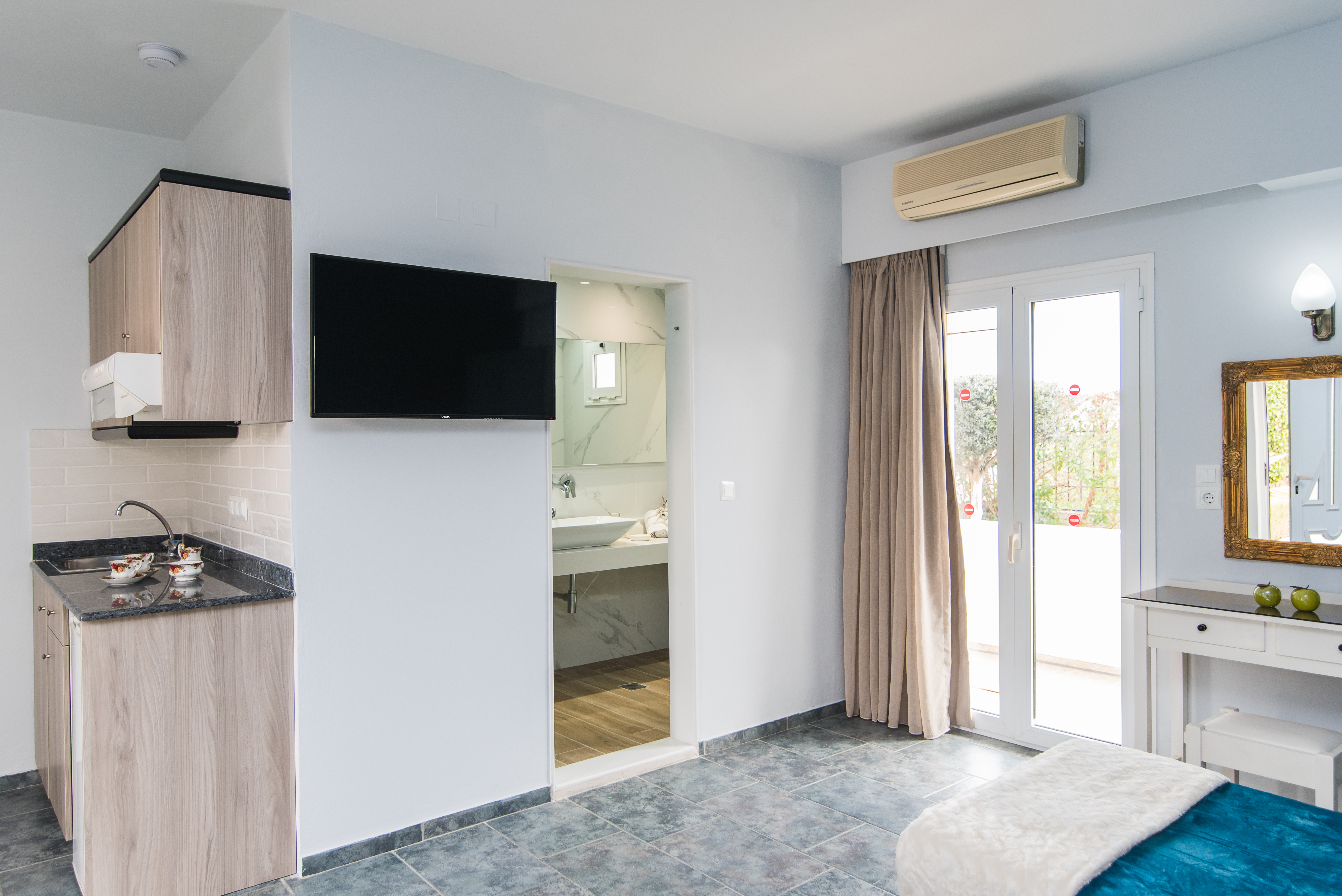 Yiannis-Manos-Apartments-Room-44