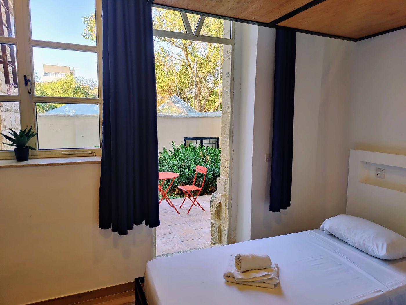 Sprachcaffe-International-Aparthotel-Pembroke-Room-53