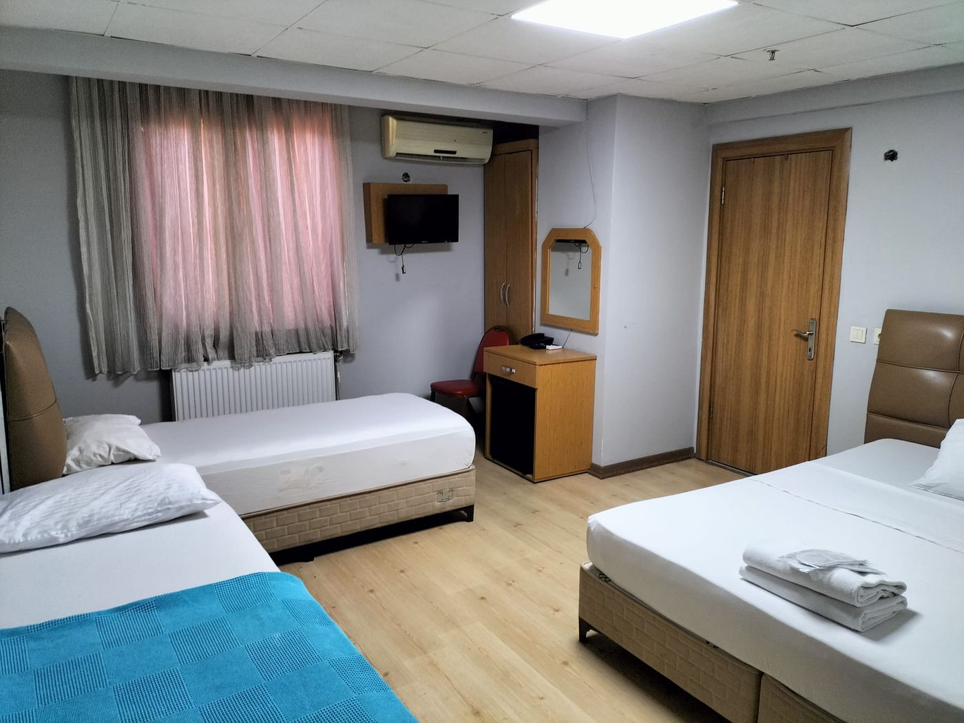 Istanbul-Dedem-Hotel-Room-1