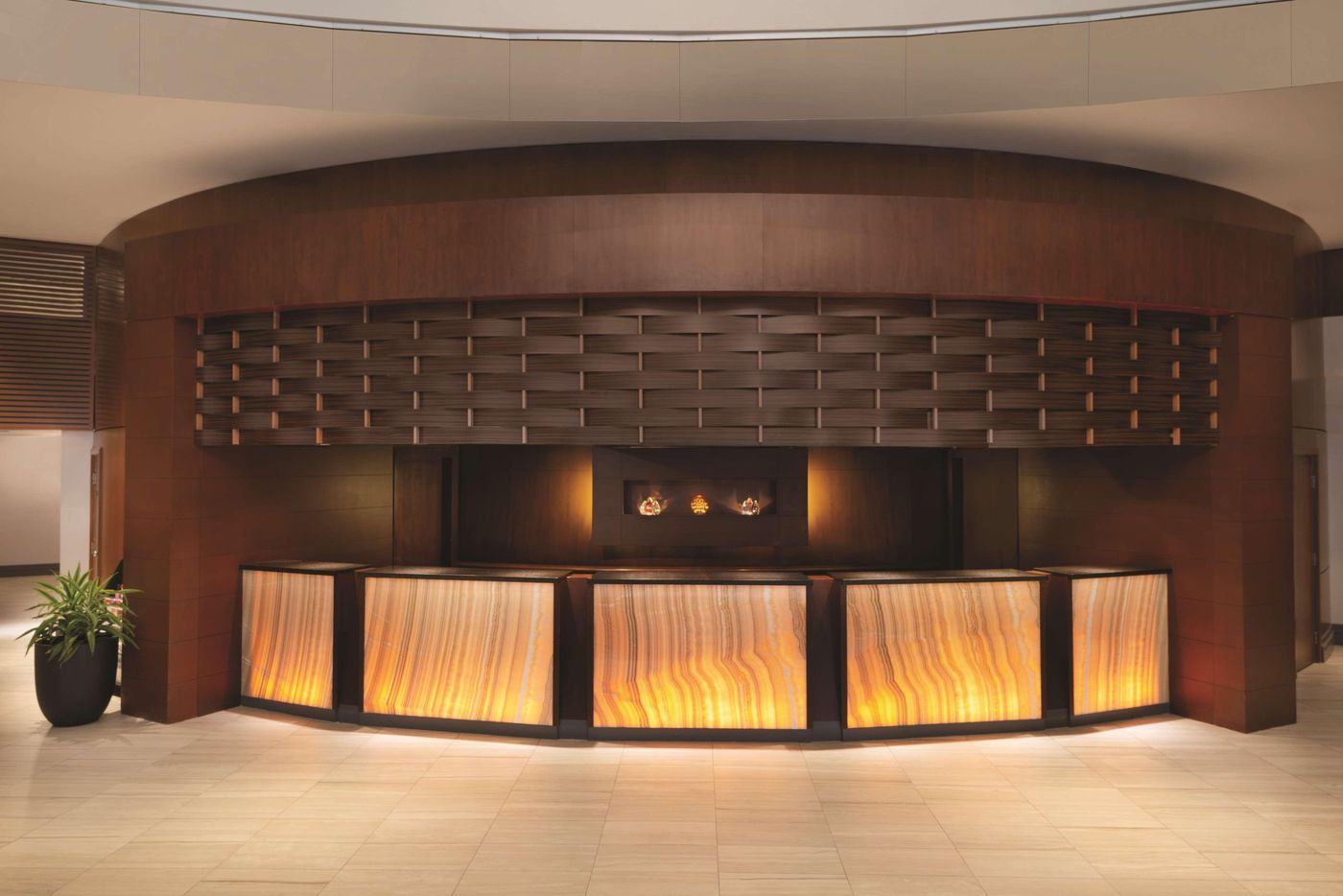 Radisson-Hotel-Vancouver-Airport-Lobby-18