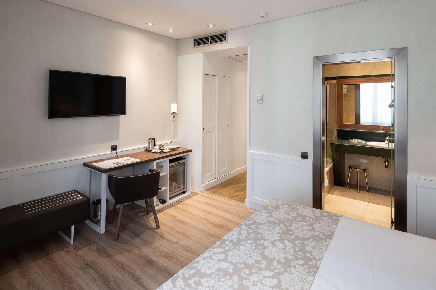 Catalonia-Puerta-del-Sol-Room-9