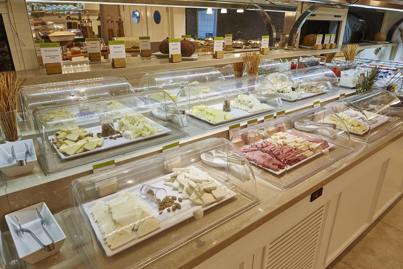 DoubleTree-By-Hilton-Izmir-Alsancak-Restaurant-40