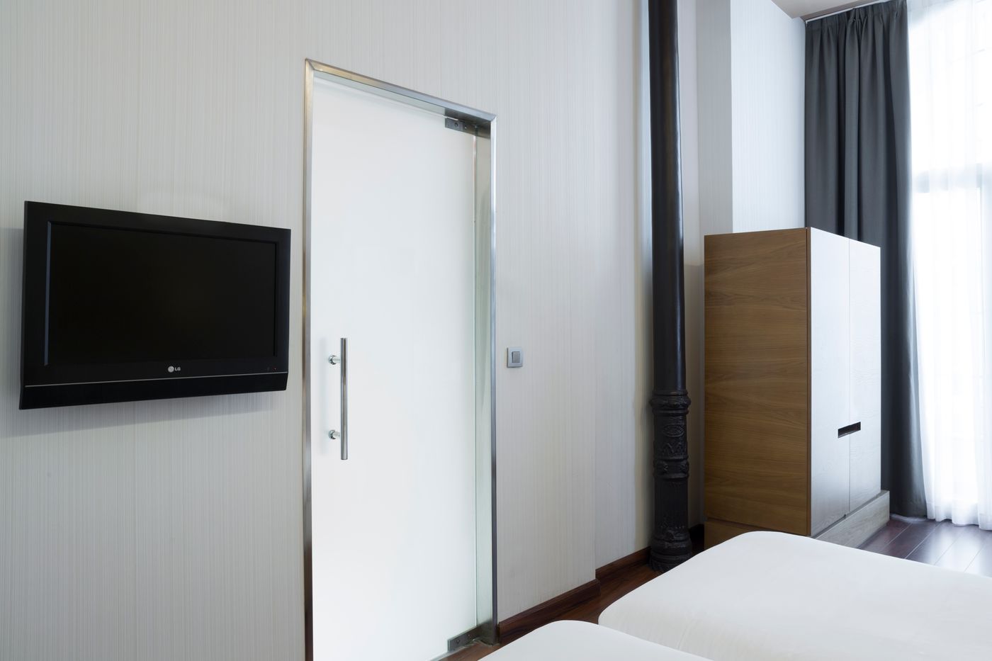 Petite-Palace-Plaza-Hotel-Room-26