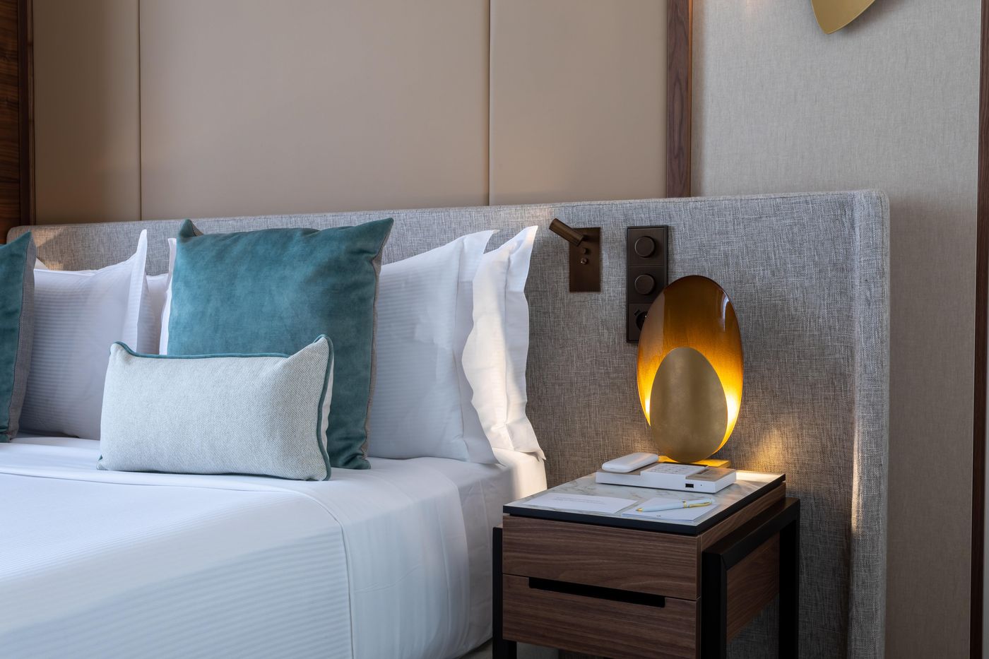 InterContinental-Paris---Champs-Elysees-Etoile--an-IHG-Hotel-Room-48