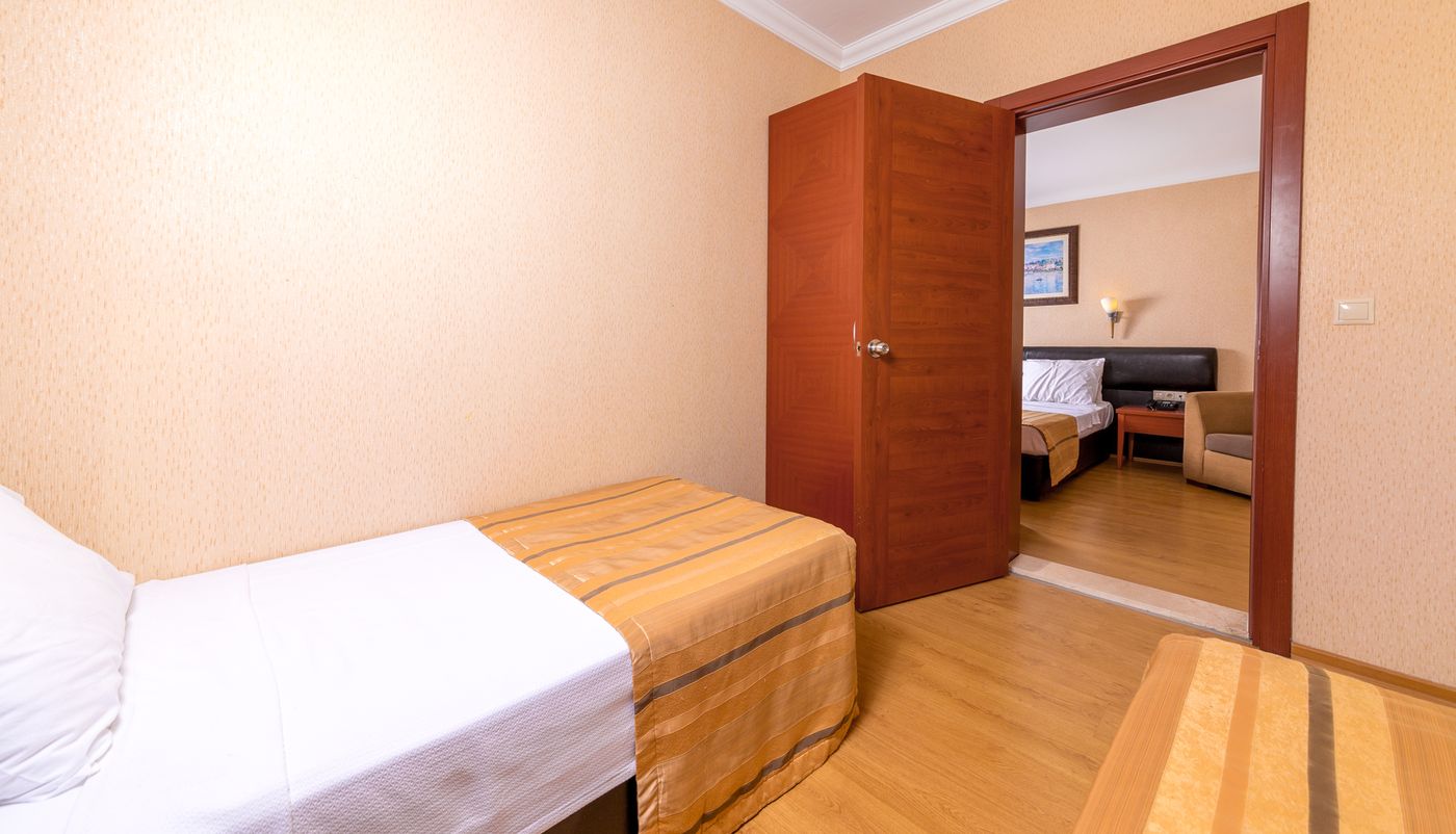 Julian-Club-Hotel-Room-21