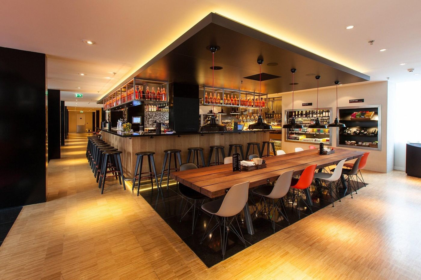 Citizenm-Amsterdam-City-Restaurant-15