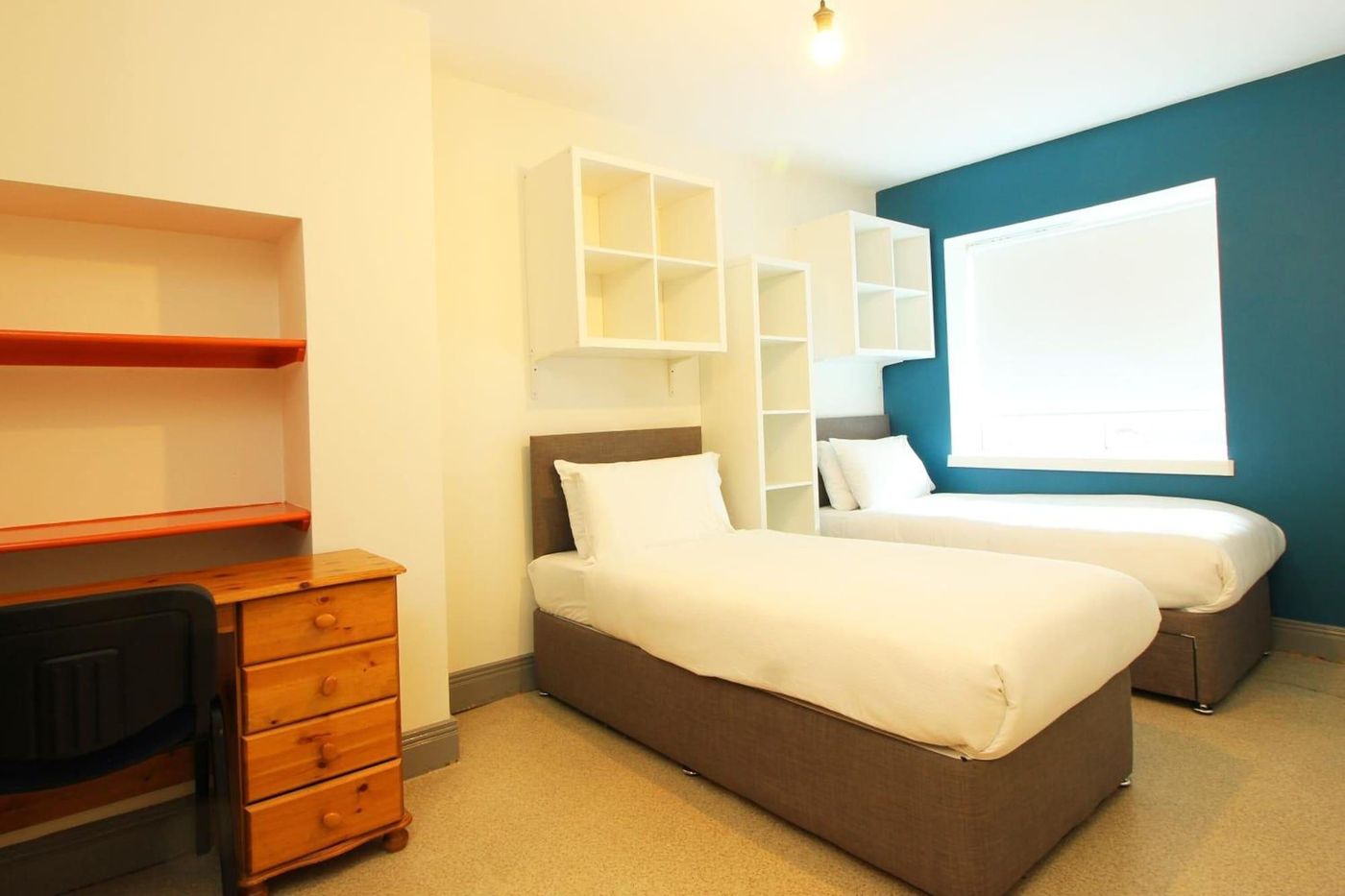 Tom-Dick-and-Harriet-s-Room-10