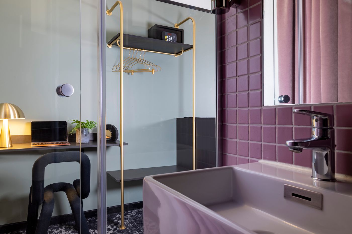 Au-Palais-de-Chaillot-Room-42