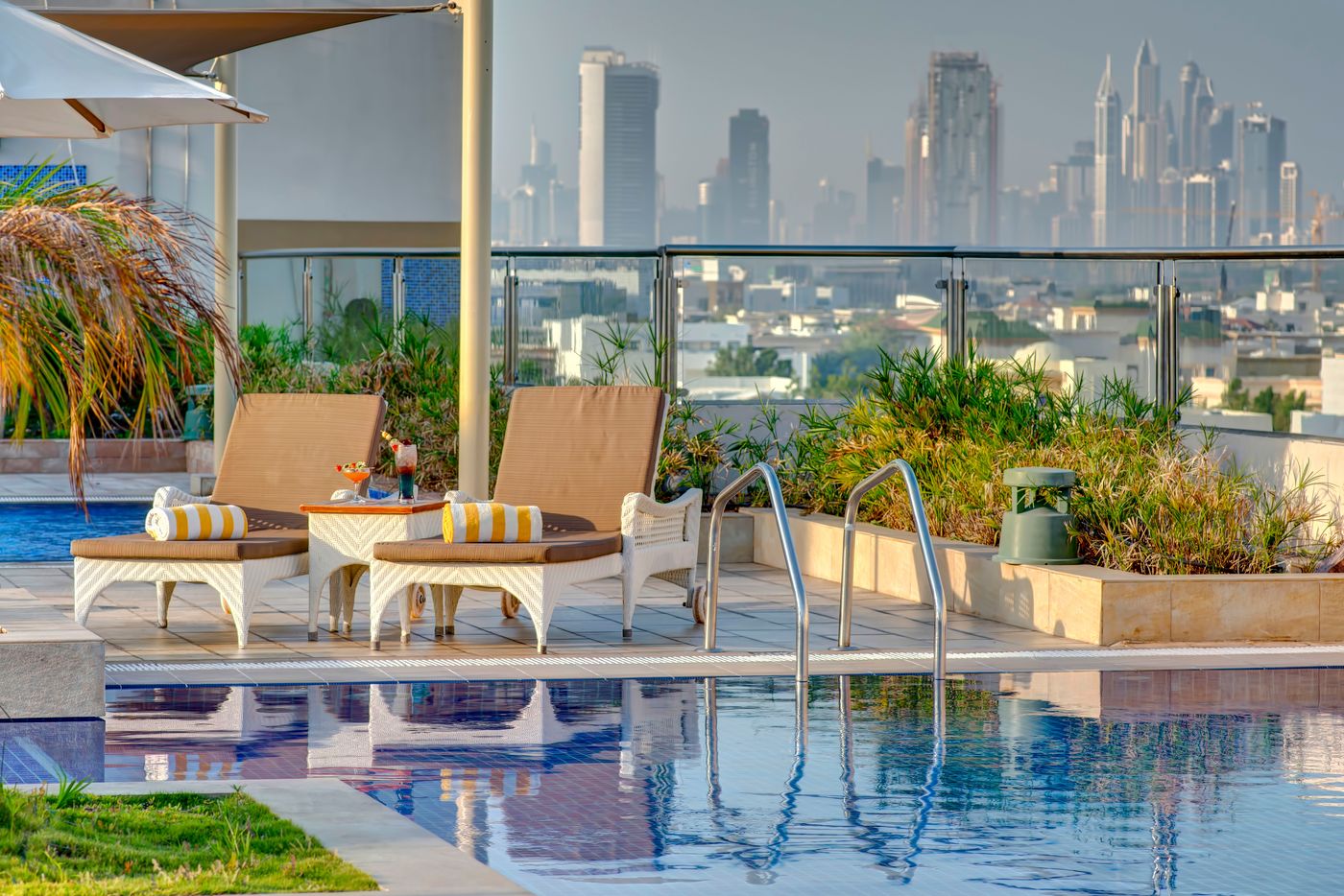 Metropolitan-Hotel-on-Sheikh-Zayed-Road-Dubai-Pool-6