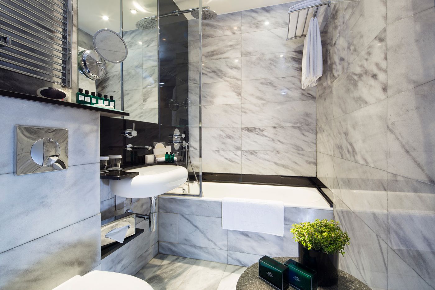 Hotel-Lumen-Paris-Louvre-Room-30