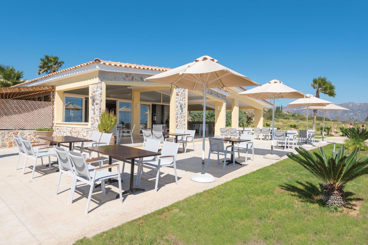 Grand-Blue-Beach-Hotel-Bar-17