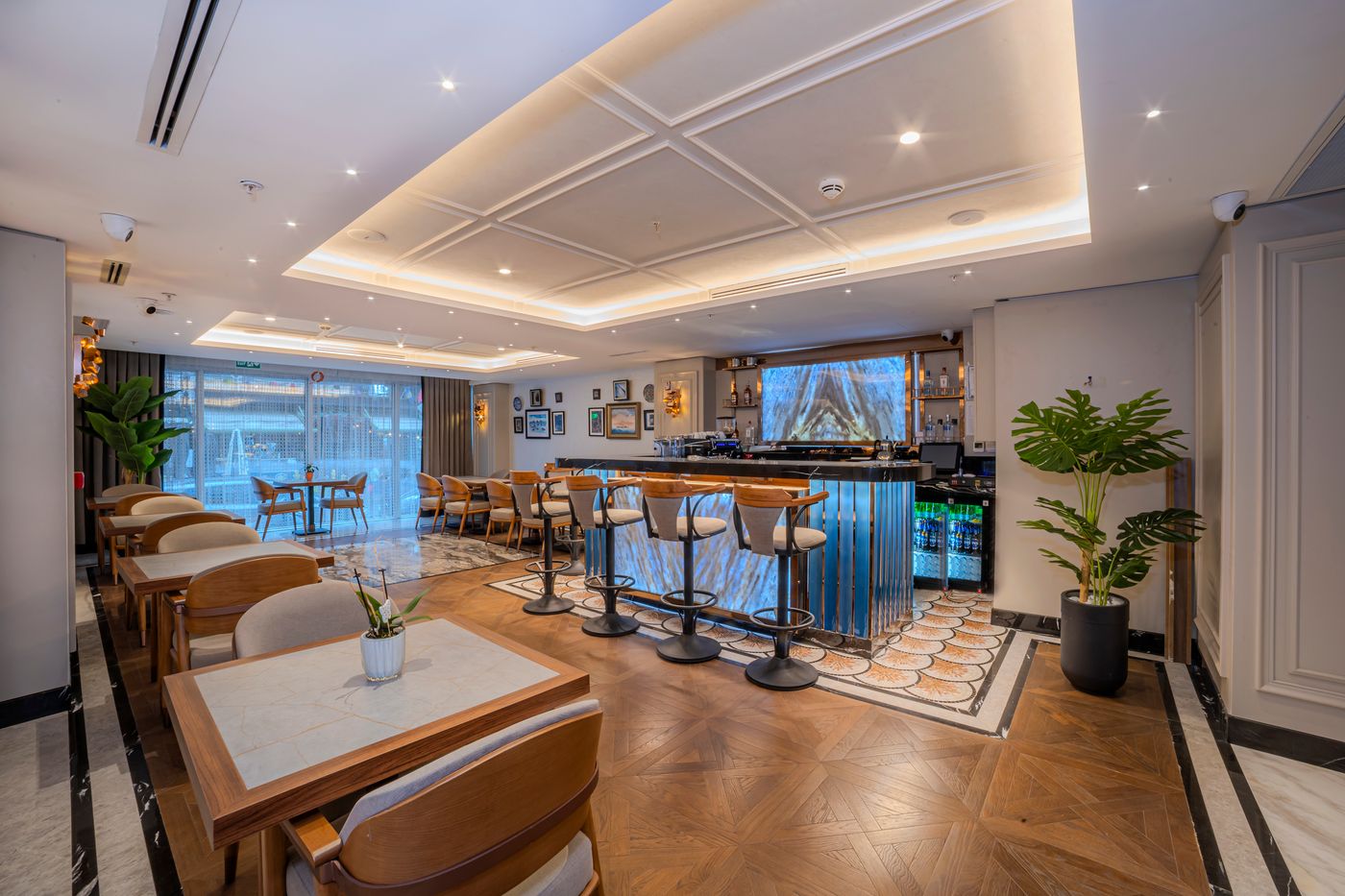 Grand-Hilarium-Hotel-Lobby-14