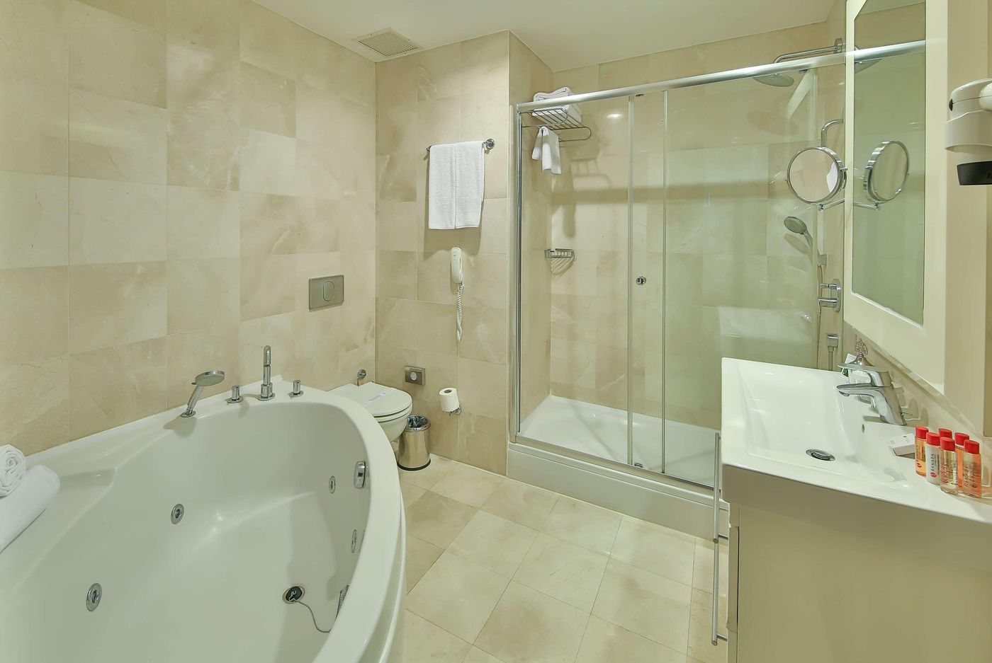 Ramada-Istanbul-Taksim-Room-23