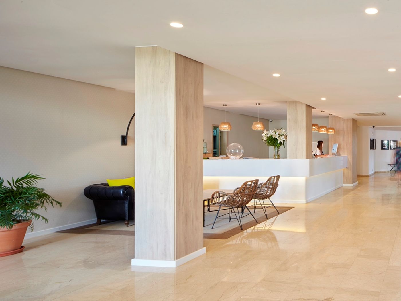 Tres-Torres-Lobby-59