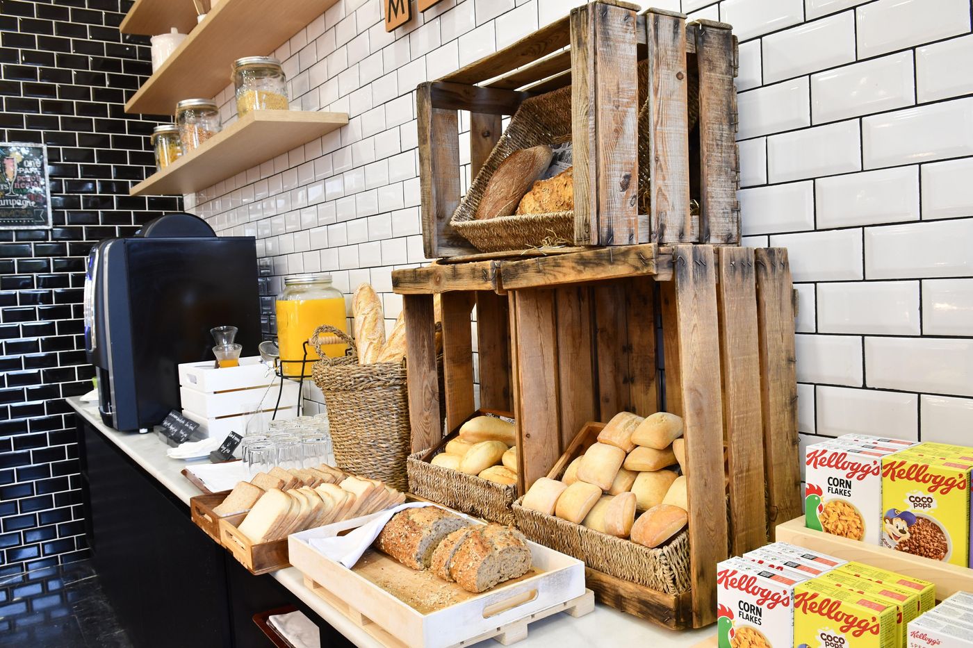 Holiday-Inn-Madrid-Las-Tablas-Restaurant-32