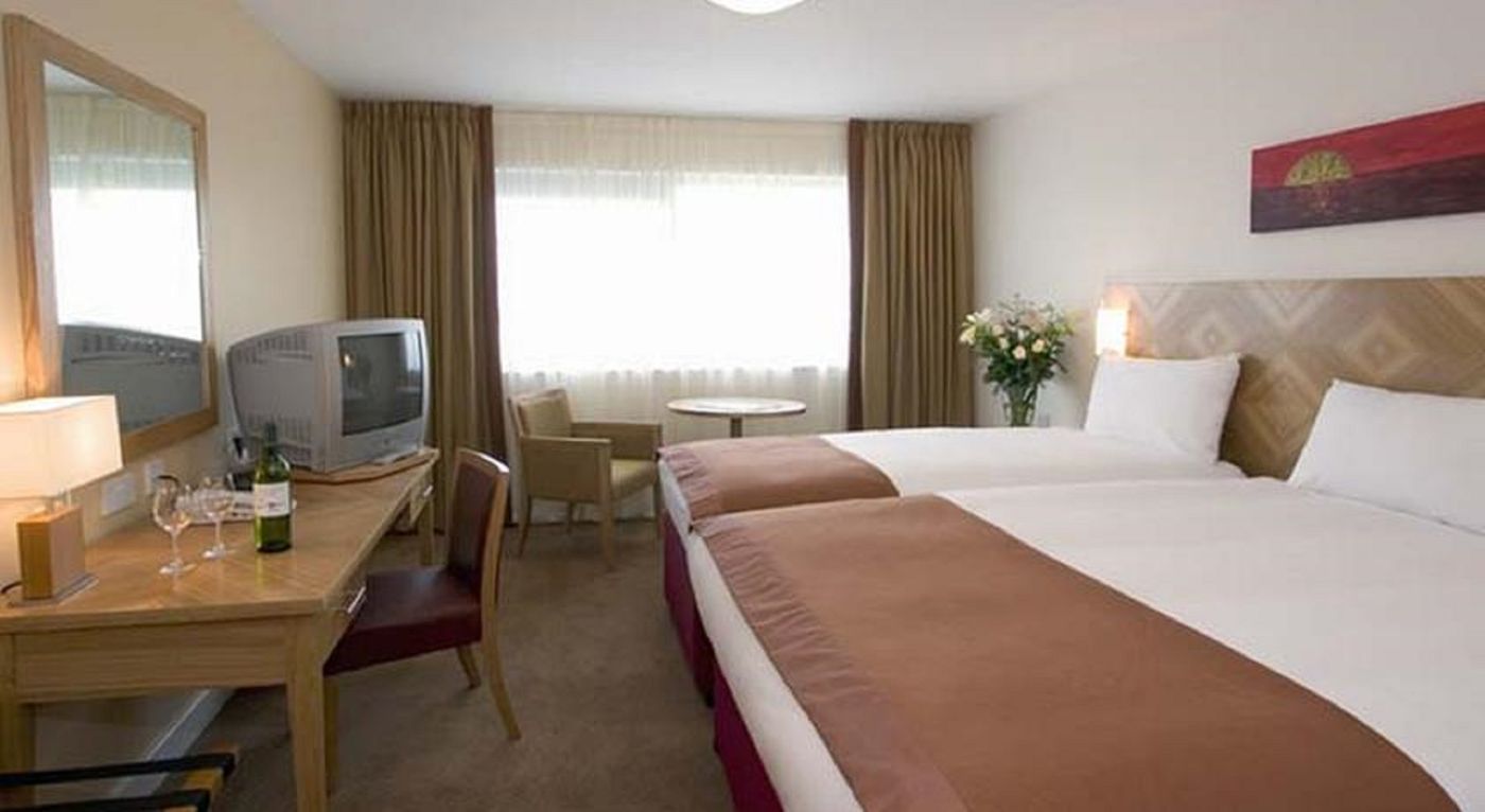 Aspect-Hotel-Parkwest-Room-5