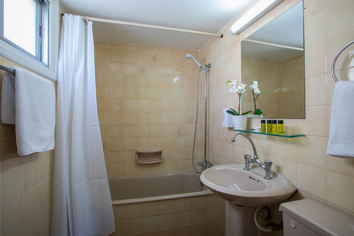 Costantiana-Beach-Hotel-Apts-Room-12