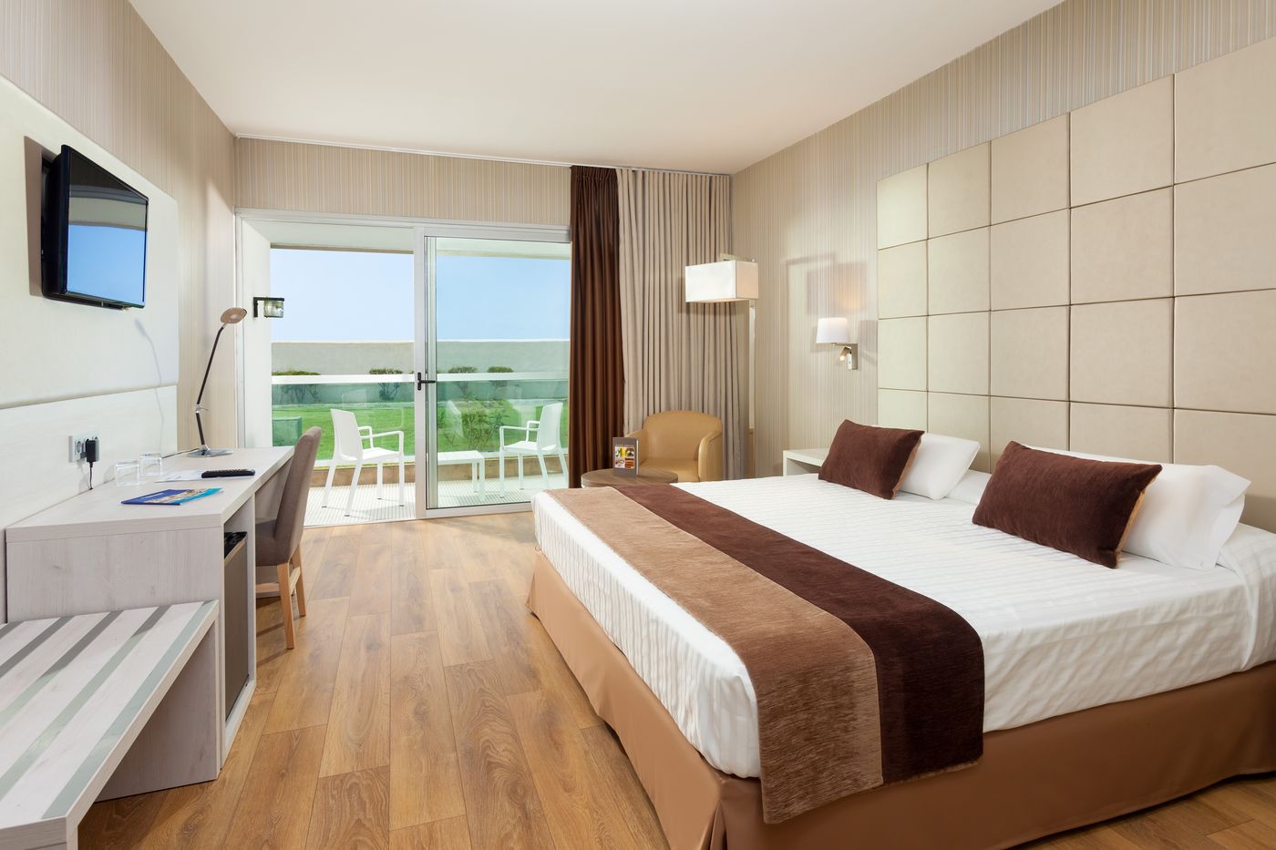 Best-Semiramis-Room-12