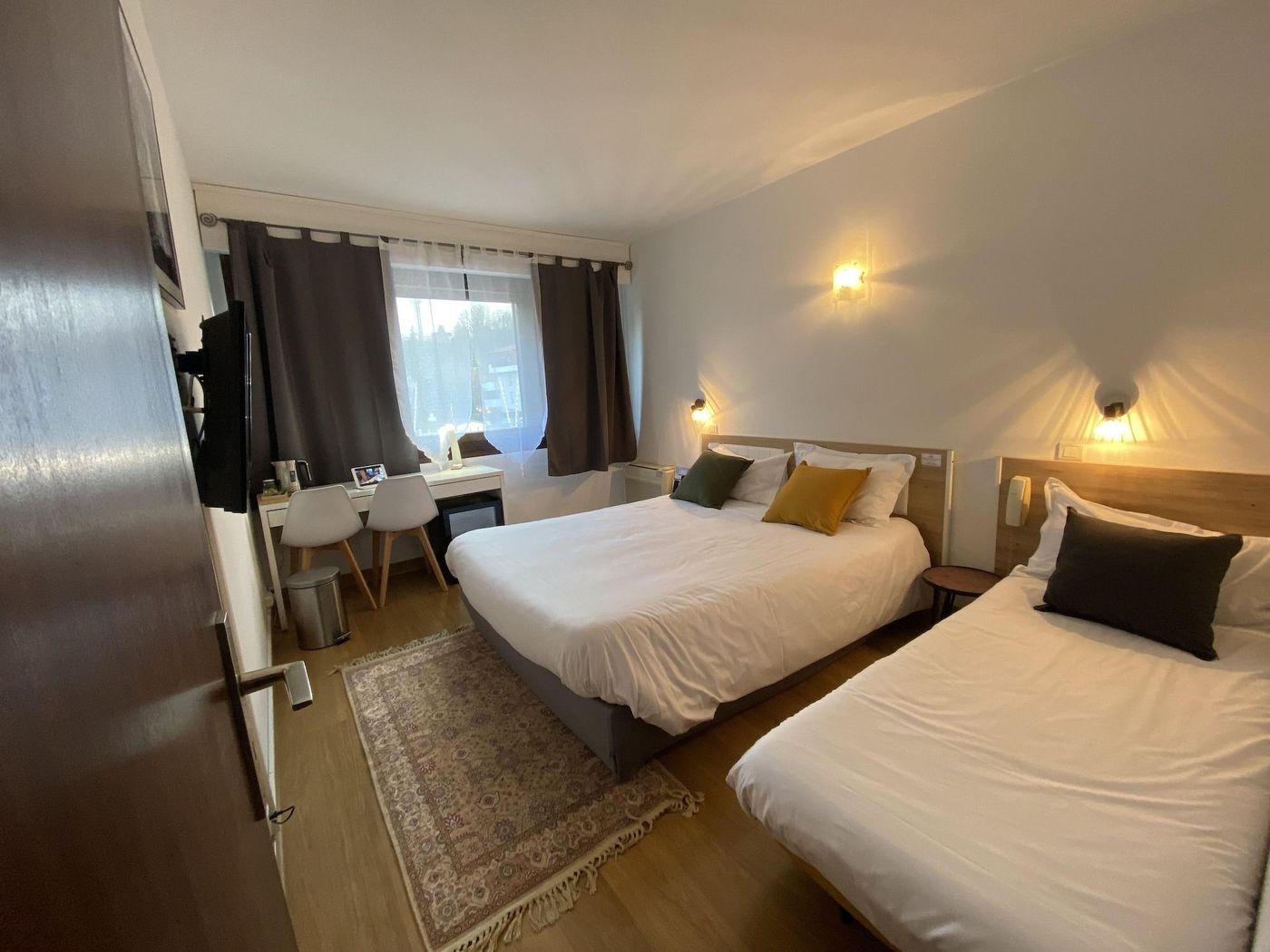 Savoie Hotel-France-SAINT-JULIEN-EN-GENEVOIS-Room-10