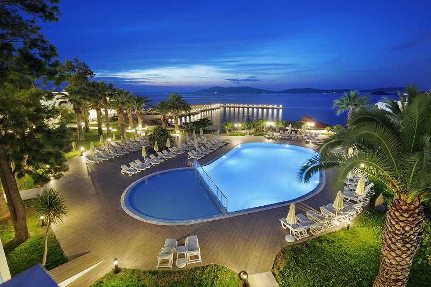 Le-Bleu---Hotel-Resort-Pool-5