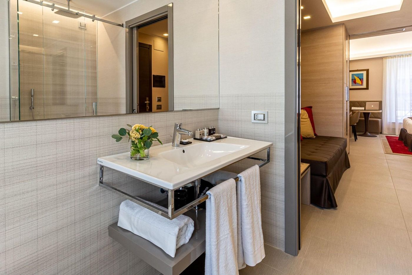 Harry-s-Bar-Trevi-Hotel---Restaurant-Room-39