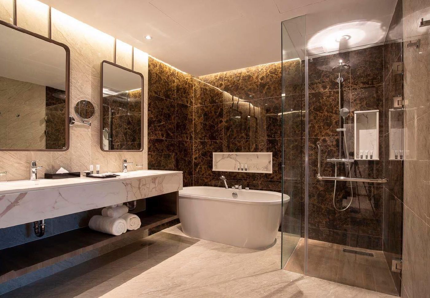 SKYVIEW-Resort-Phuket-Patong-Beach-Room-17