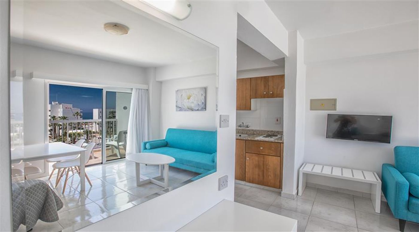 Papantonia Hotel And Apartments