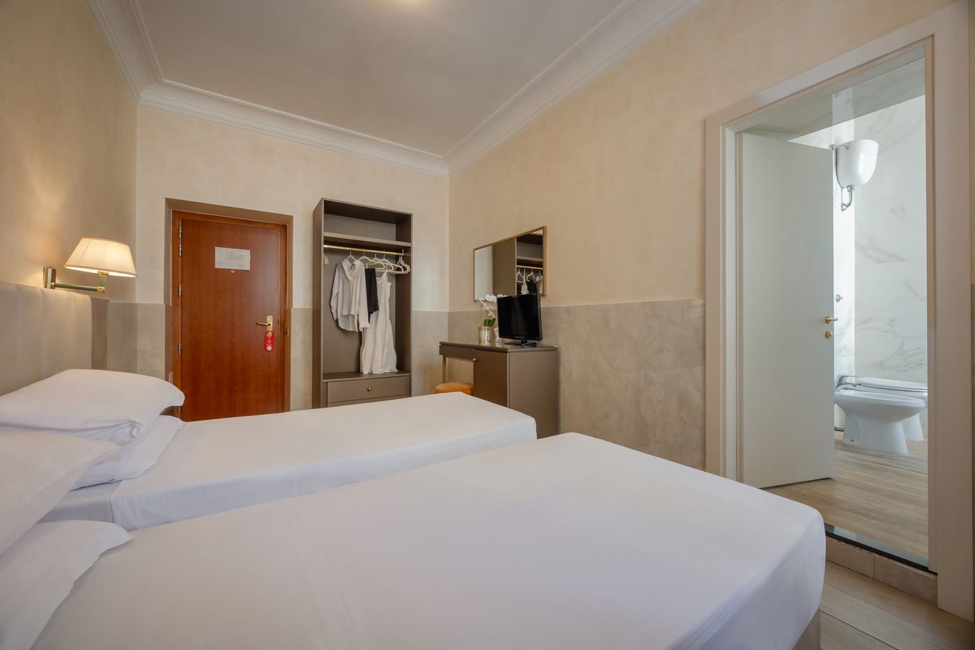 Palladium-Palace-Room-35