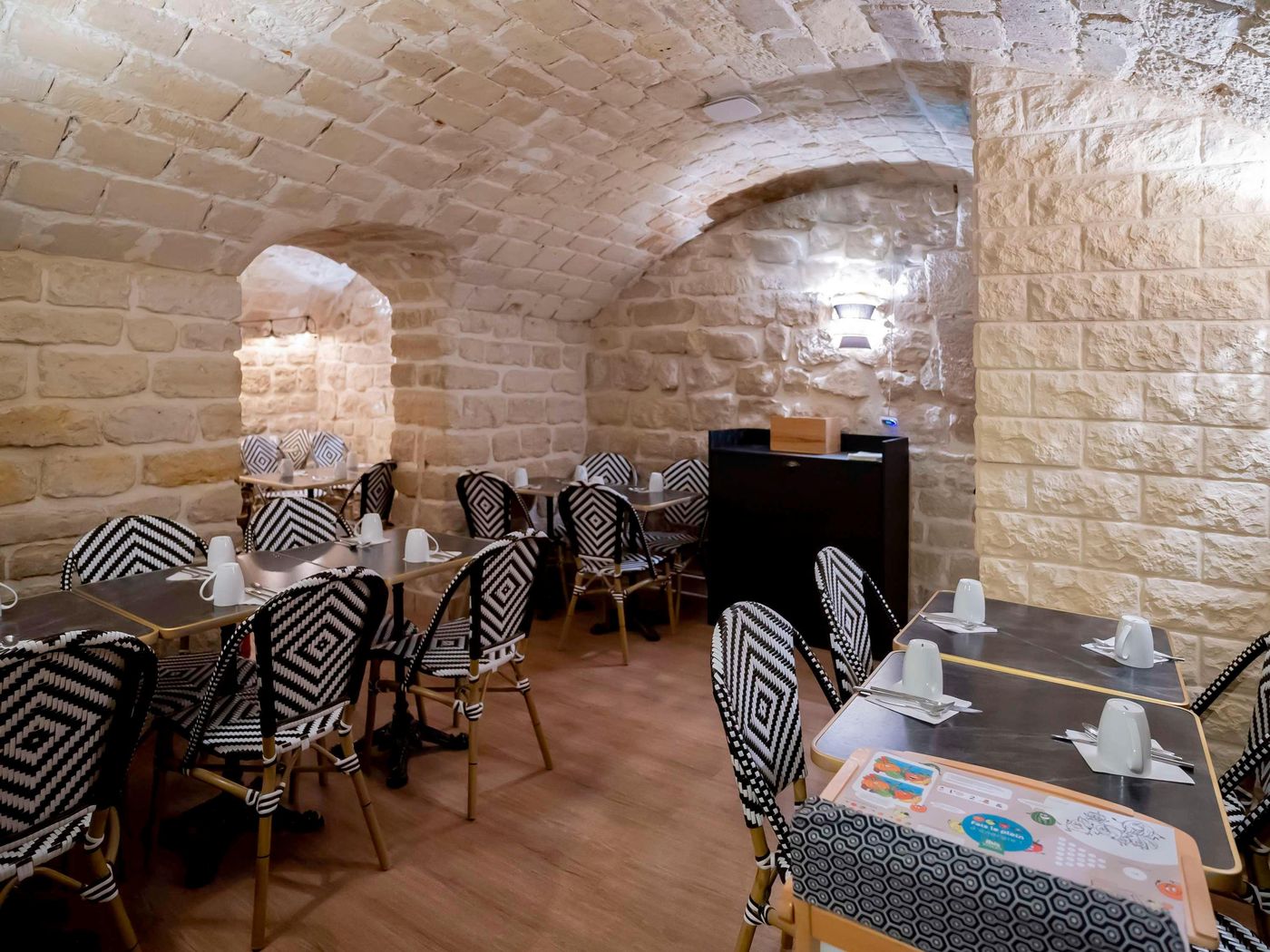 ibis-Styles-Paris-Batignolles-Restaurant-52