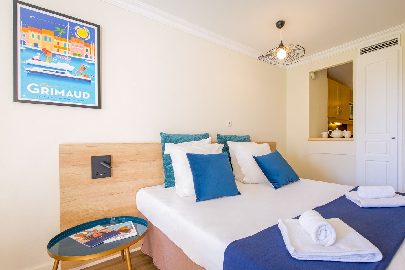 SOWELL-Family-Port-Grimaud-Room-15