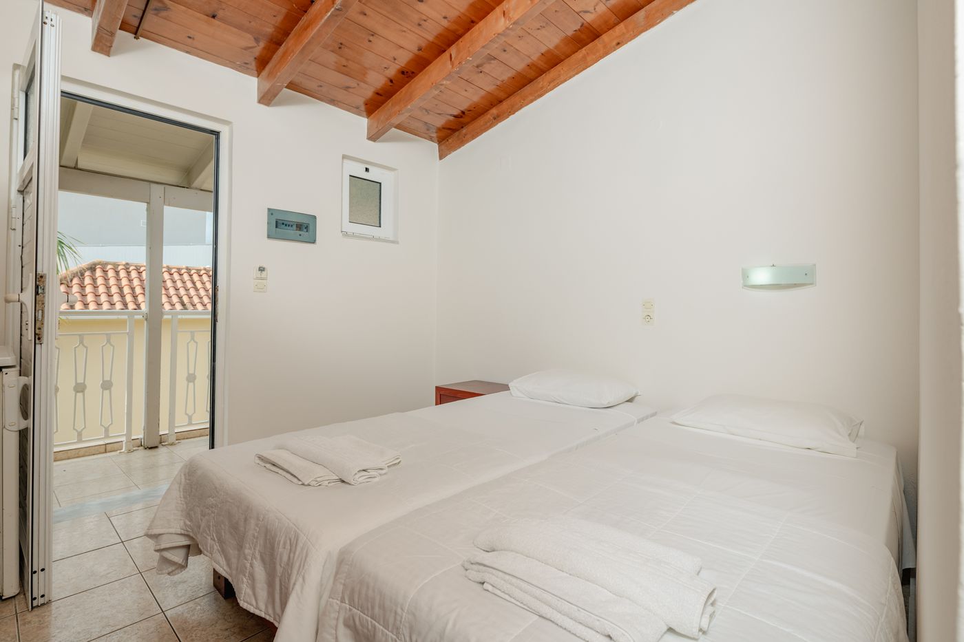 Canadian-Hotel-Room-35