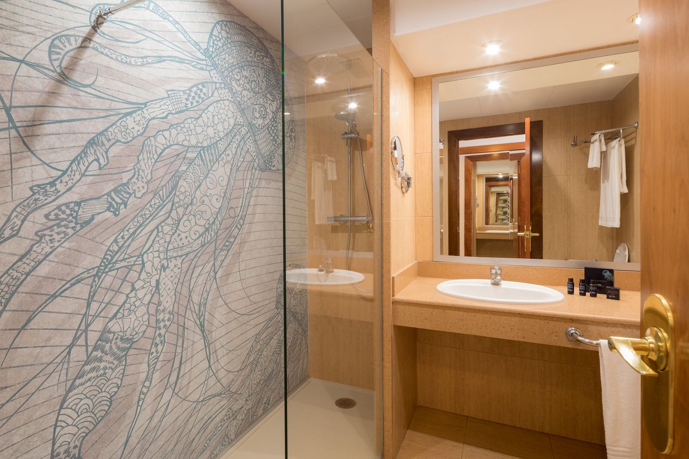 H-TOP-Amaika-Room-32