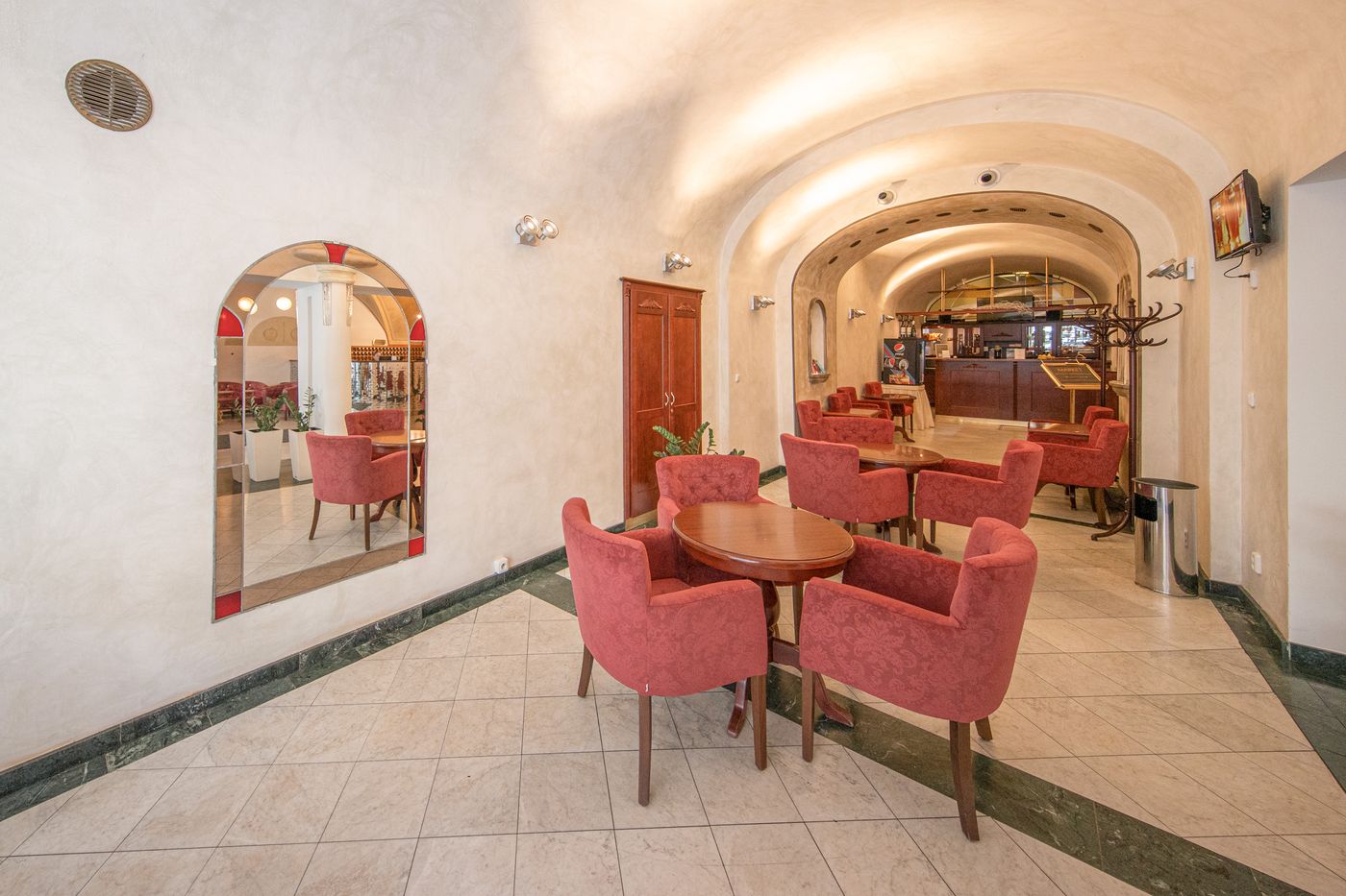 Hotel-Meteor-Plaza-Prague-Lobby-13