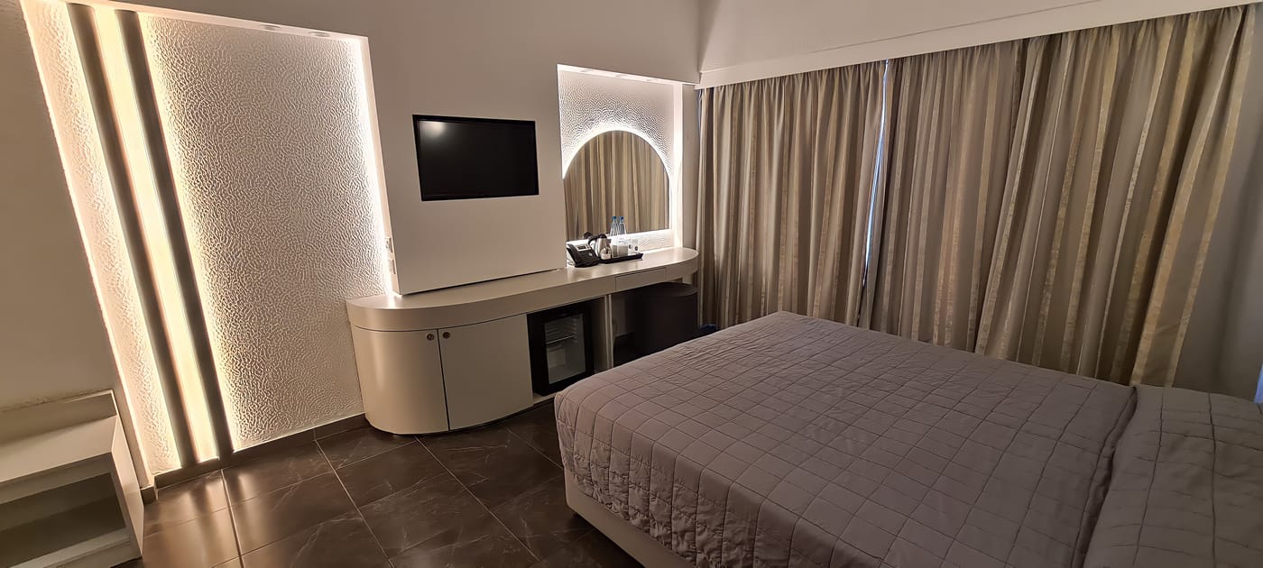 Sveltos-Hotel-Room-31