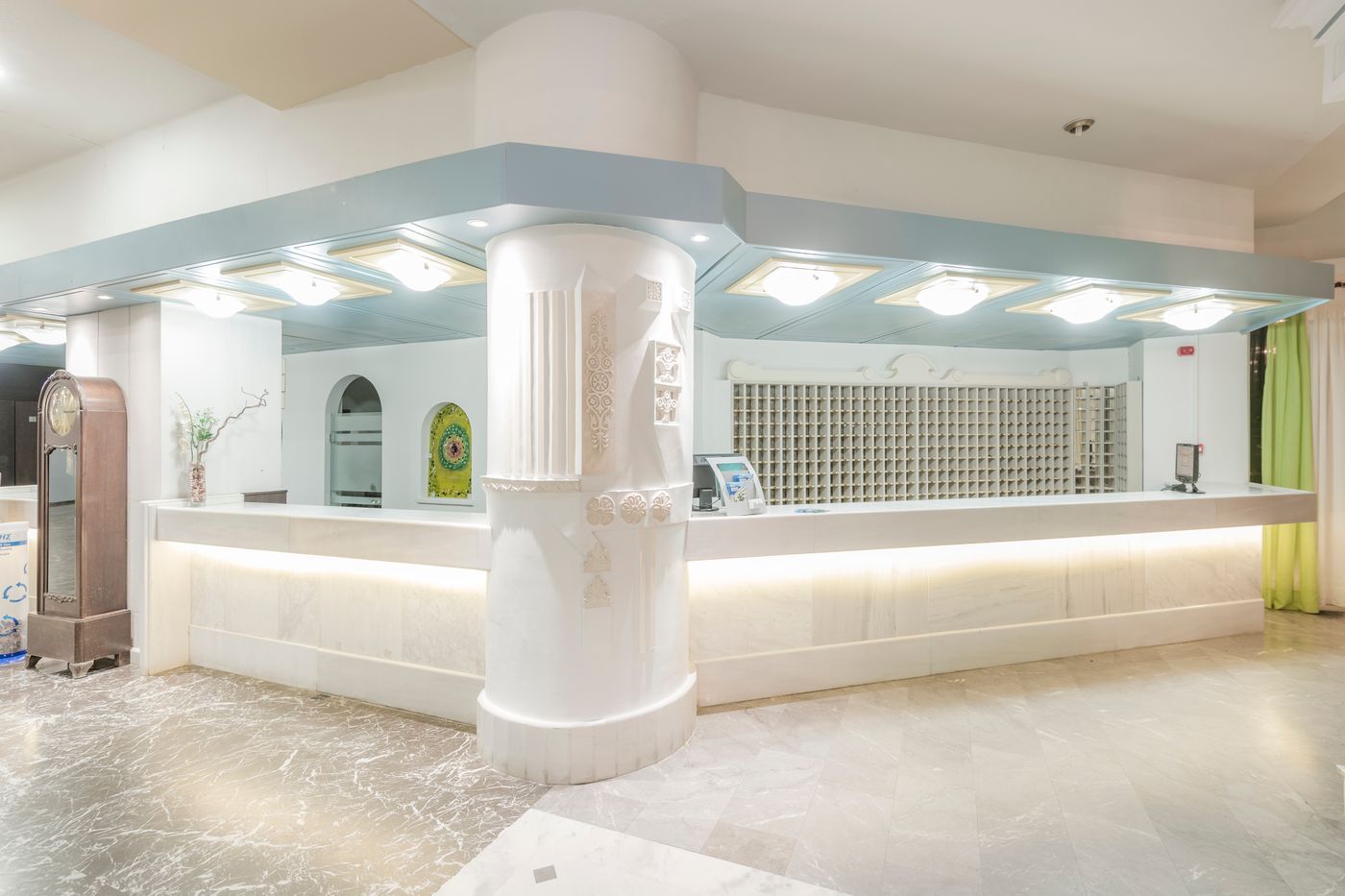 Atlantis-Hotel-Lobby-67