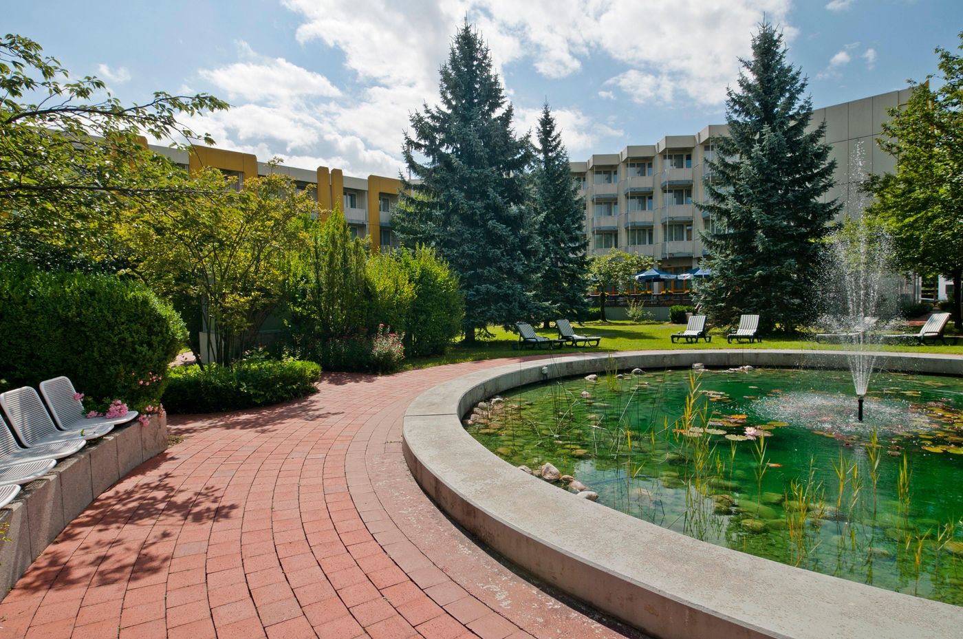 Holiday-Inn-Munich-South-Lobby-8