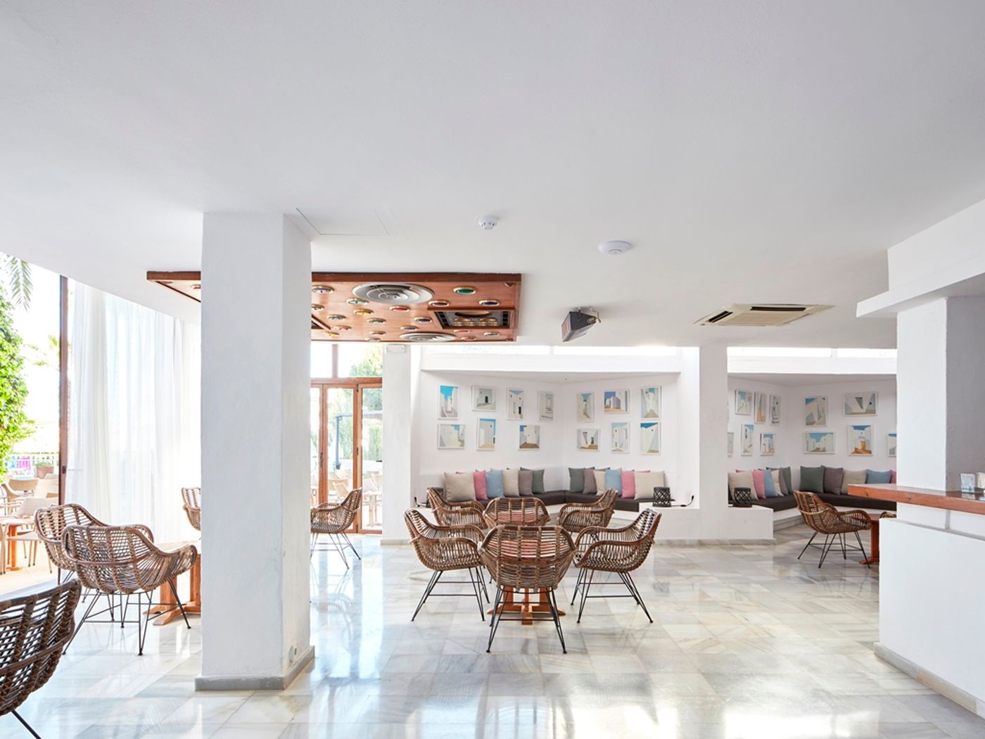 Tres-Torres-Lobby-45