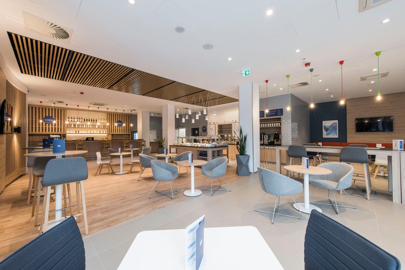 Holiday-Inn-Express-Warsaw---Mokotow-Restaurant-11