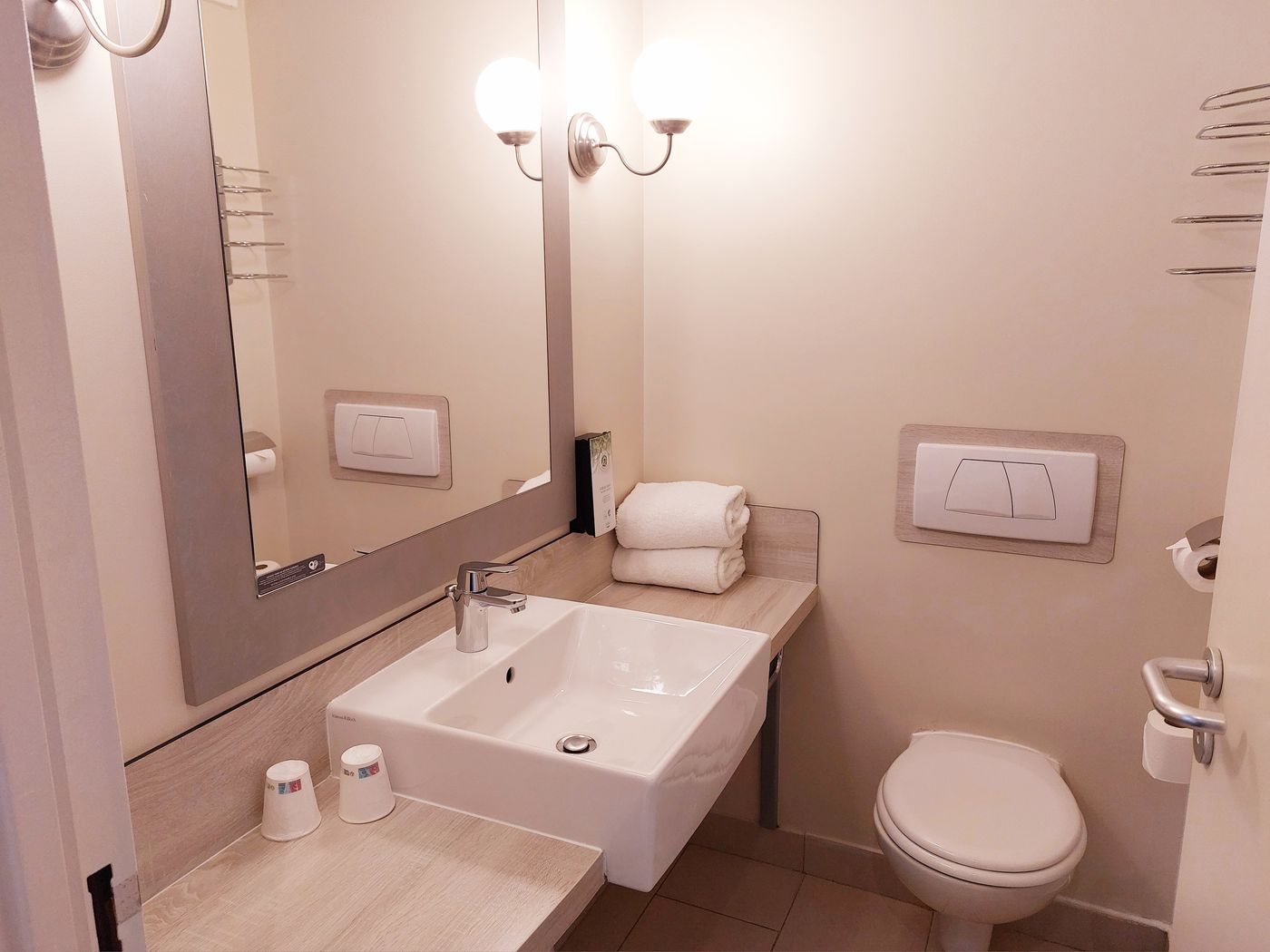 Campanile-Val-de-France-Ex-Kyriad-Disneyland-Room-34