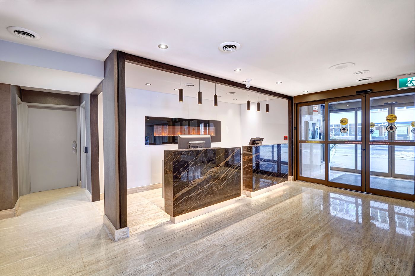 Town Inn Suites Toronto-Canada-Toronto-Lobby-10