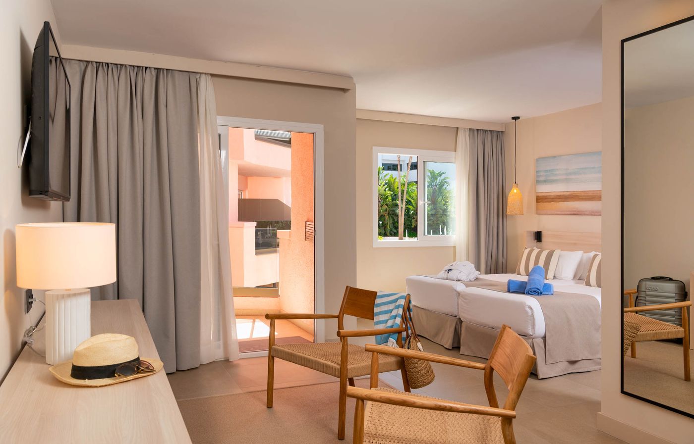 Aqua-Hotel-Montagut-Suites-Room-38