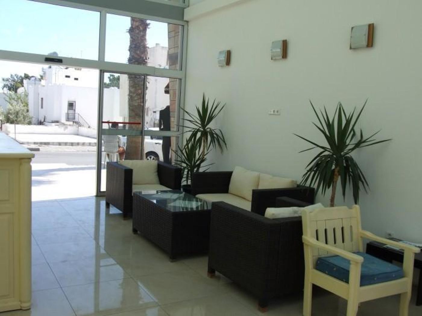 Paradise-Apart-Hotel-Lobby-23