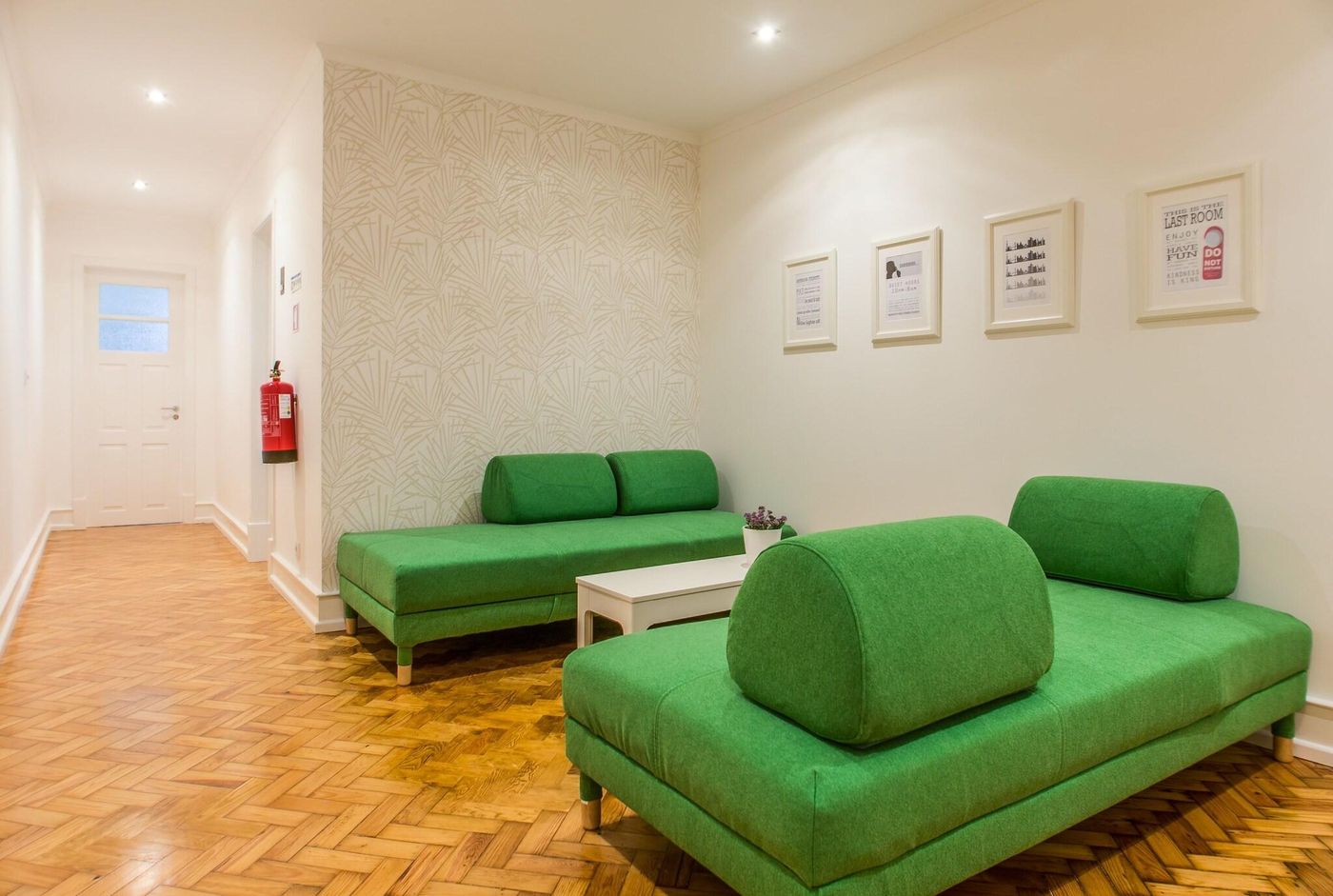 Home-Out-Rooms---Apartments-Room-15