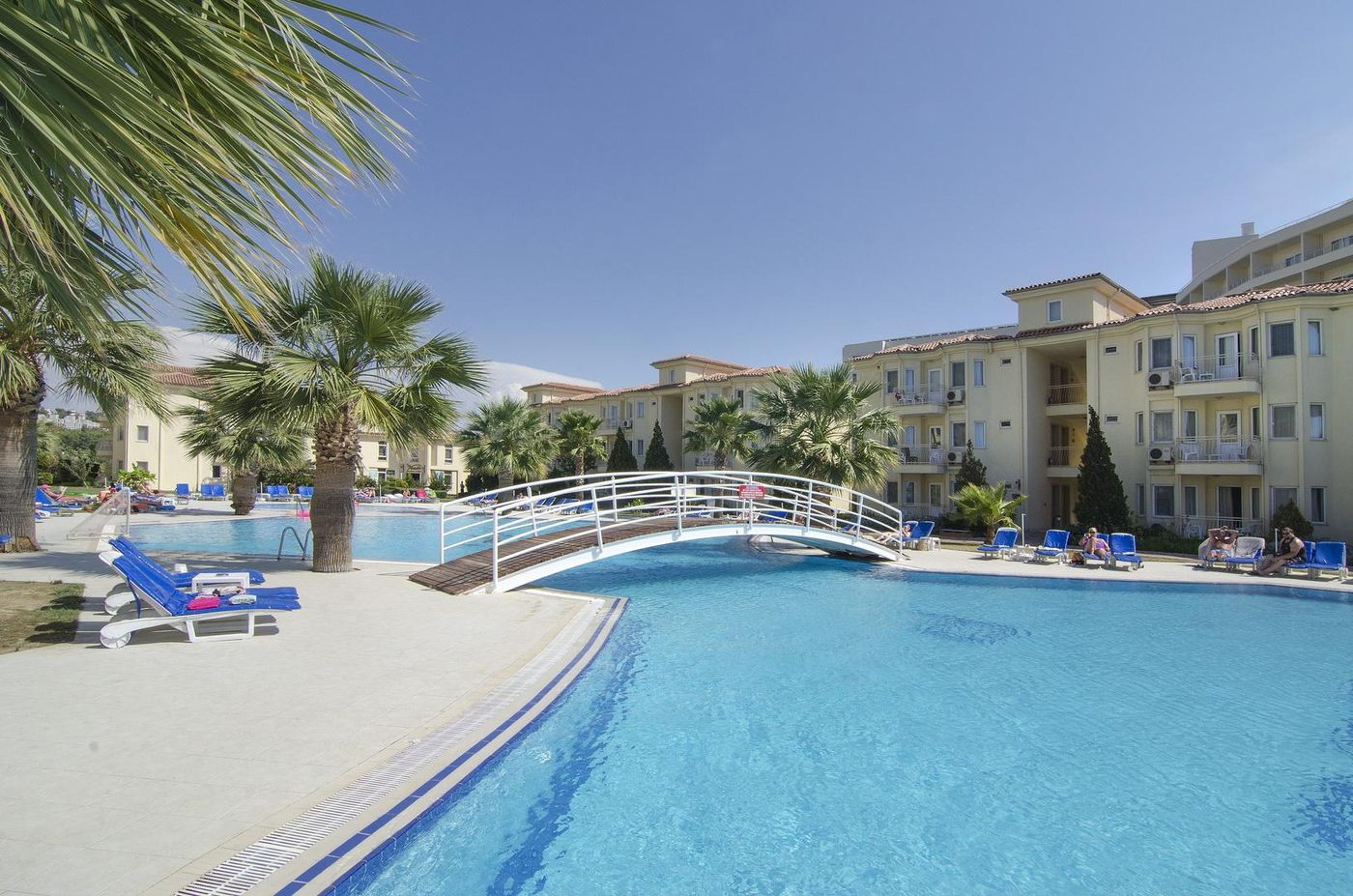 Sealight-Family-Club-Pool-7