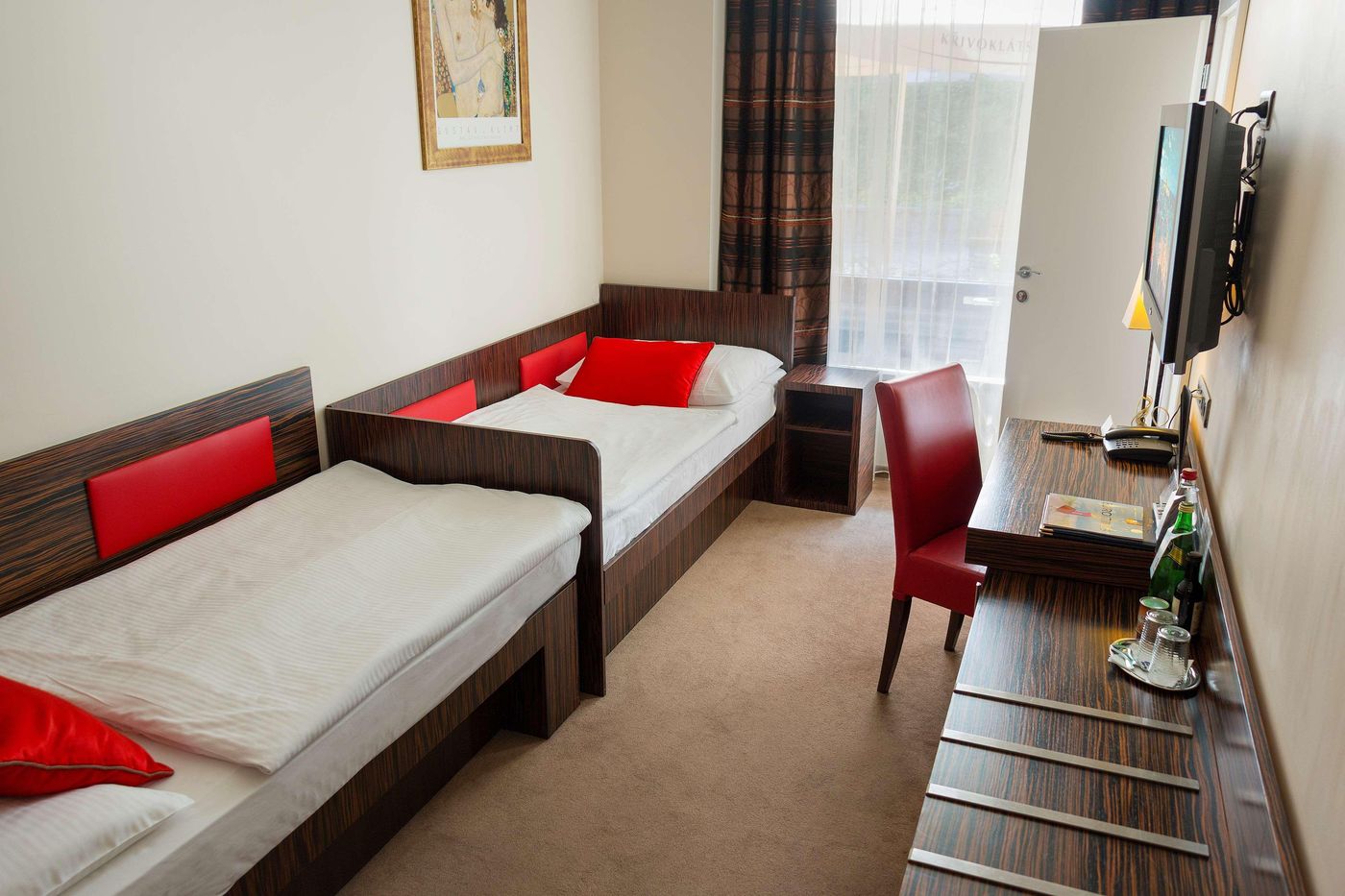 EA-Hotel-Crystal-Palace-Room-5