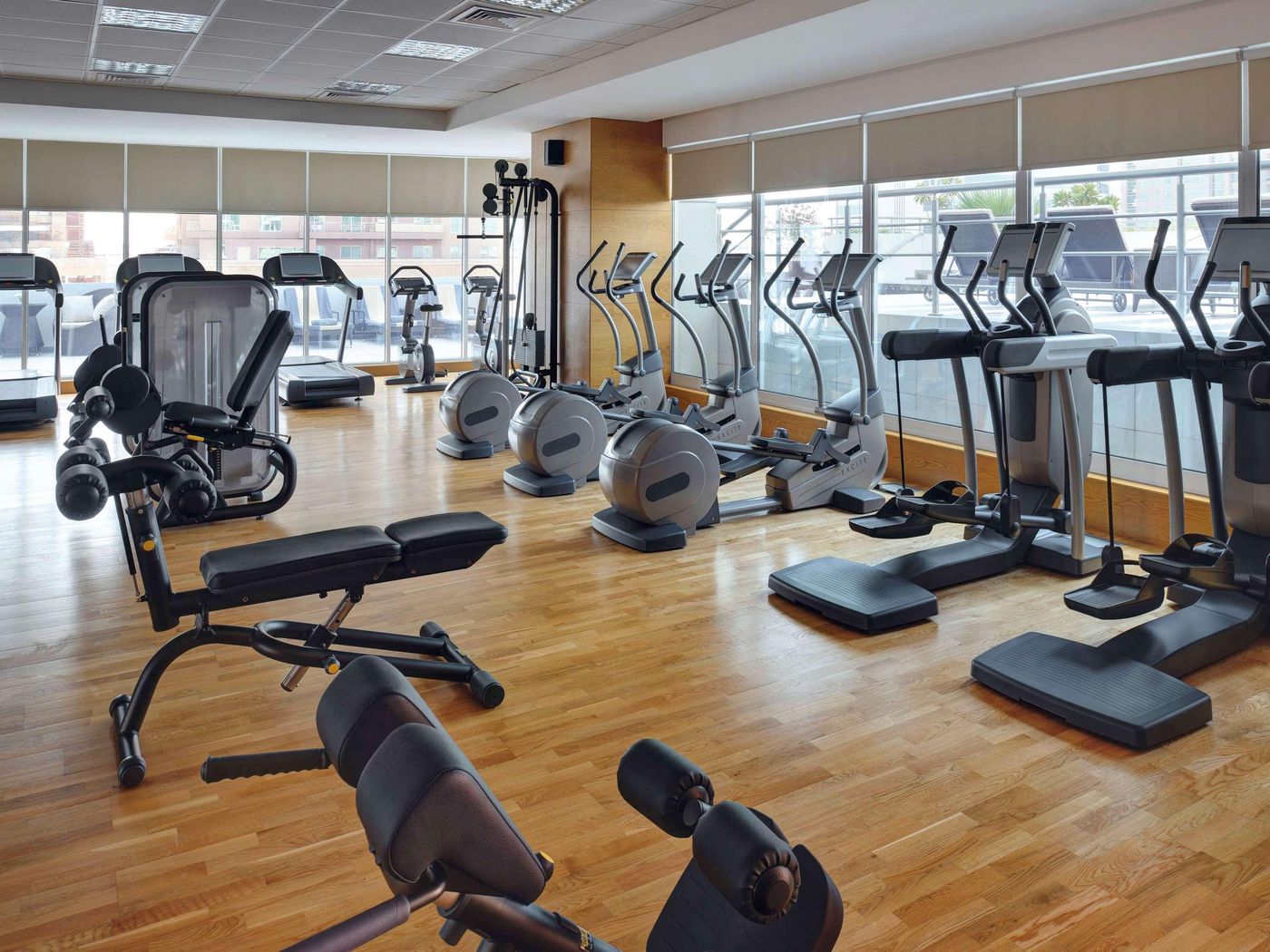 Movenpick-Hotel-Jumeirah-Lakes-Towers-Sports-and-Entertainment-33