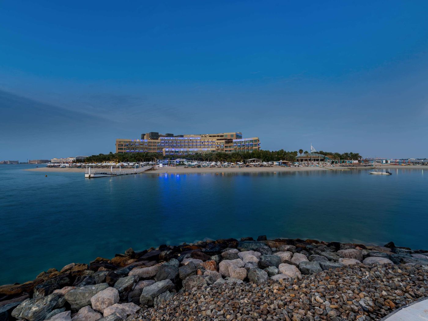 Rixos-The-Palm-Hotel-and-Suites-General-view-17
